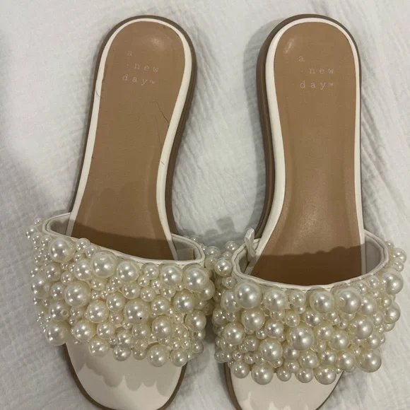 Pearl Sandals - Picture 4 of 5